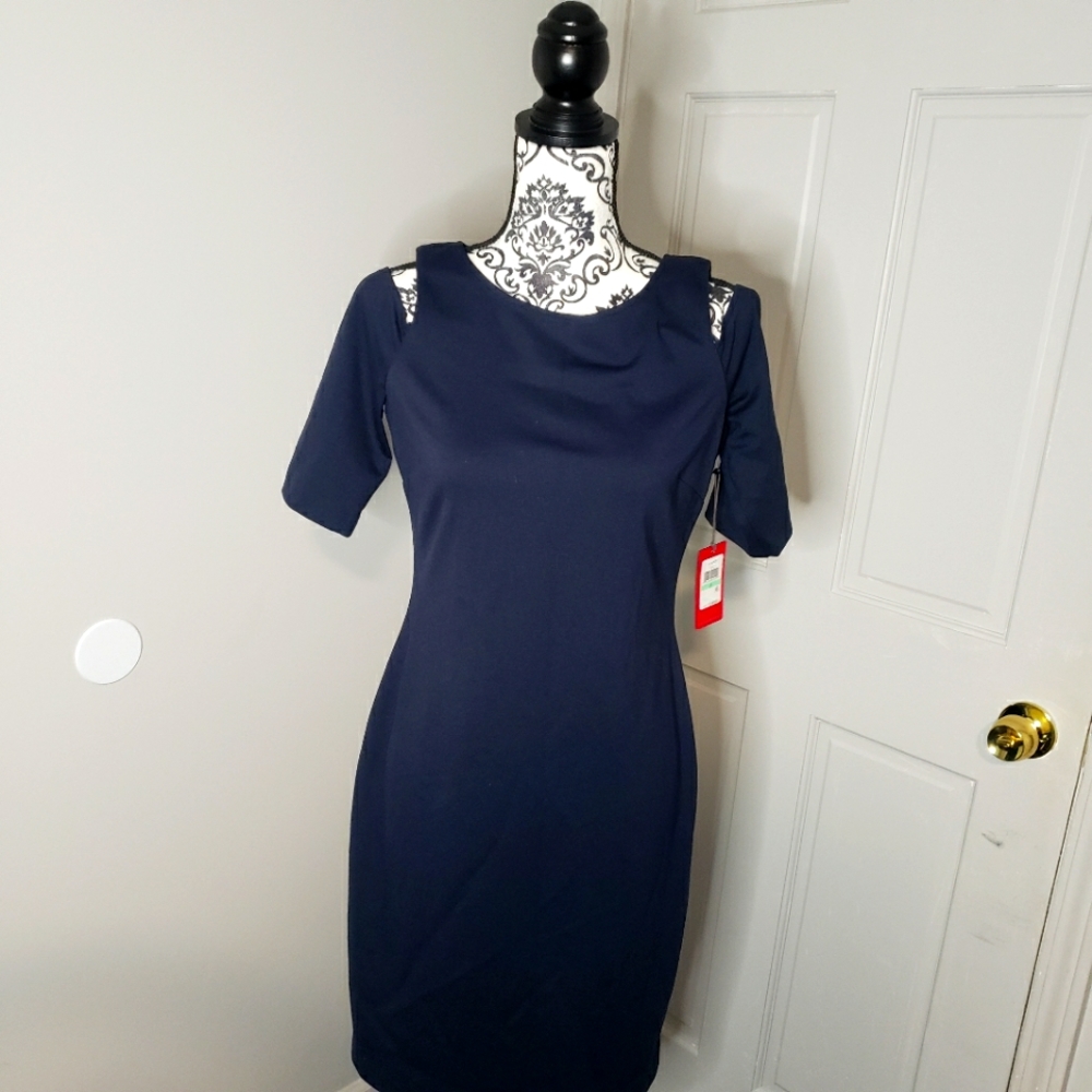 FLASH SALE‼️‼️ Vince Camuto Cut Out Shoulder dress